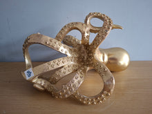 Load image into Gallery viewer, OCTOPUS Wine Bottle Holder Gold Effect