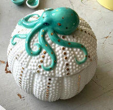 Load image into Gallery viewer, House of Disaster Novelty Coral Octopus Pot Porcelain Gift 12cm NEW
