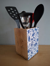 Load image into Gallery viewer, RABBIT Design Wooden Enamel Box 16cm
