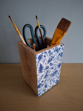 Load image into Gallery viewer, RABBIT Design Wooden Enamel Box 16cm
