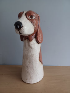 VILLAGE POTTERY TOP DOG VASE CERAMIC BROWN AND WHITE BASSETT HOUND VASE 26cm