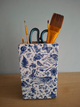 Load image into Gallery viewer, RABBIT Design Wooden Enamel Box 16cm

