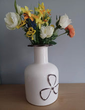 Load image into Gallery viewer, CERAMIC VASE By Quay Traders Nautical  Propella Design Novelty Gift
